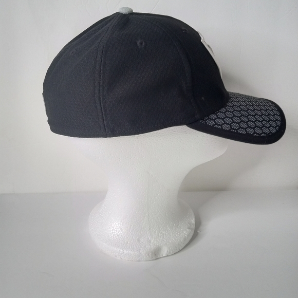 Men's New Era Oakland Raiders 2017 Official NFL Sideline 3930 Cap Black/Gray - Picture 5 of 10